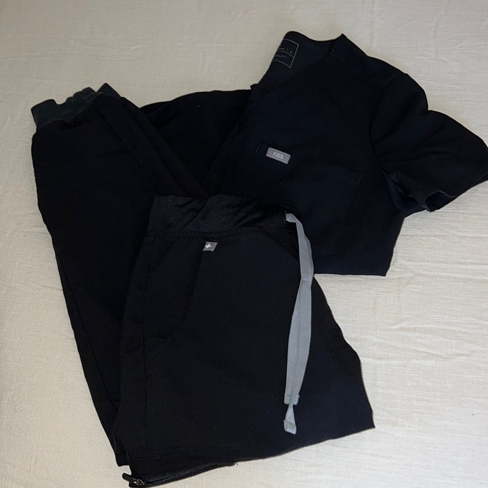 figs black jogger set